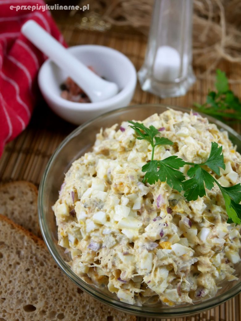 Sałatka z rybą w oleju pasta do chleba z rybą z puszki