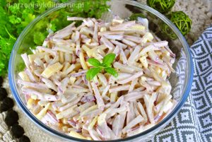 Paseczkowa sałatka z trzech składników