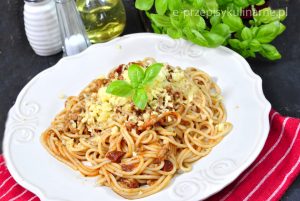Spaghetti z sosem pomidorowym