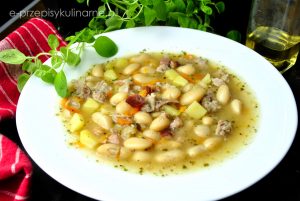 Tradycyjna zupa fasolowa