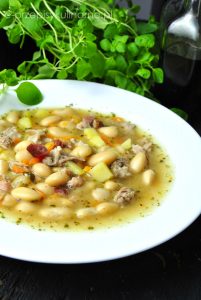 Tradycyjna zupa fasolowa