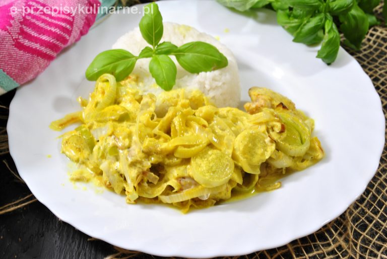 Pierś z kurczaka z porem w sosie curry