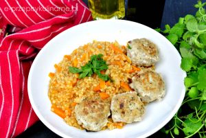 Potrawka z mięsa mielonego, marchewki i kaszy