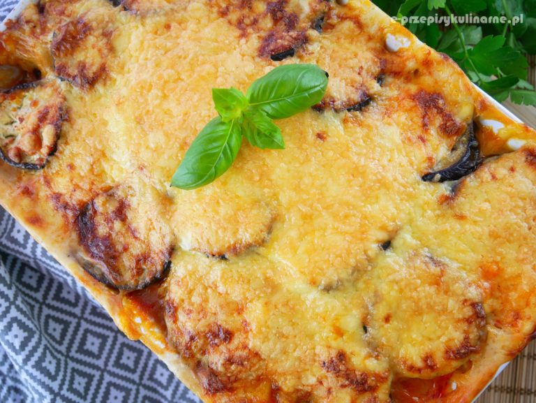 Musaka (Moussaka) grecka zapiekanka z bakłażanem i mięsem mielonym