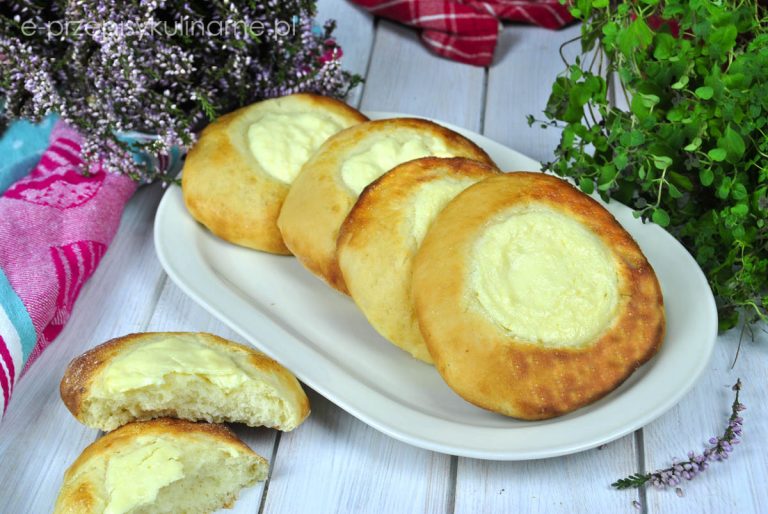 Bułki drożdżowe z serem