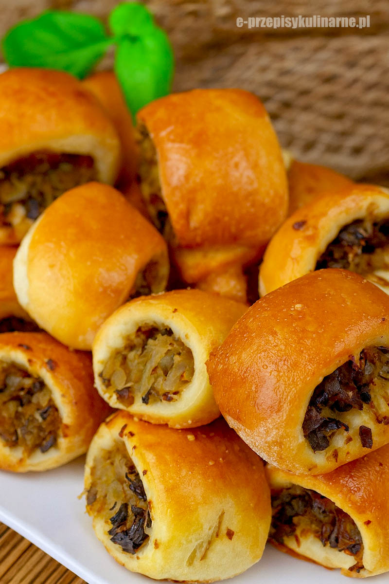 paszteciki z kapustą i pieczarkami