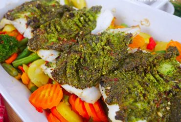 Ryba w warzywach zapiekana z ziołowym pesto