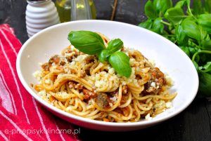 Spaghetti bolognese z wątróbką