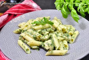Penne ze szpinakiem i piersią z kurczaka