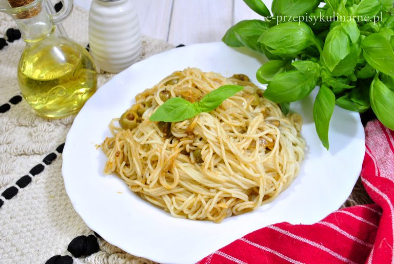 Błyskawiczne spaghetti ze szprotkami
