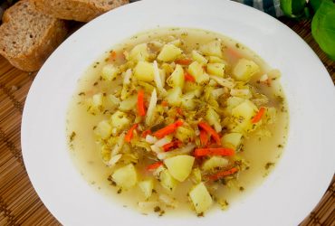 Zupa ogórkowa bez mięsa – szybki przepis