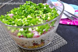 sałatka warstwowa z tuńczykiem