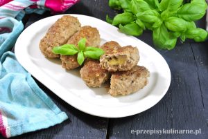 Roladki z mięsa mielonego z pieczarkami i serem żółtym