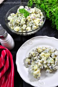 Sałatka ziemniaczana z groszkiem i koperkiem