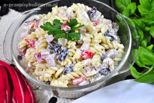 sałatka makaronowa z szynką