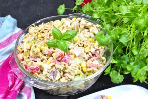 Zdrowa sałatka z zupek chińskich