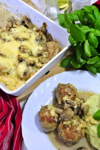 Klopsy zapiekane w sosie pieczarkowym