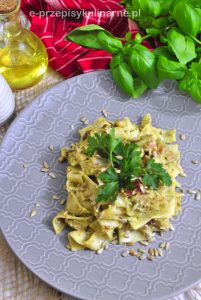 Makaron z boczkiem w sosie brokułowym