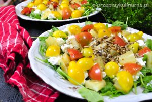 Sałatka z fetą i ananasem