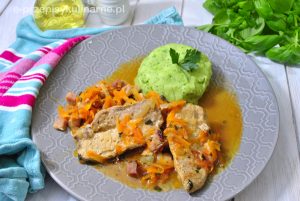 Schab duszony z warzywami i boczkiem