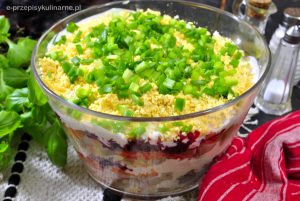 Warstwowa sałatka śledziowa Szuba