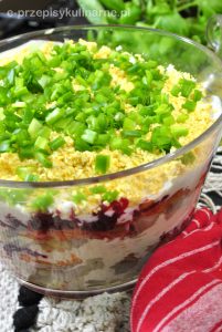 Warstwowa sałatka śledziowa Szuba