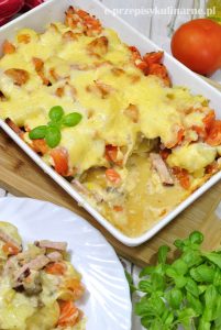 Zapiekanka ziemniaczana z szynką w sosie beszamelowym
