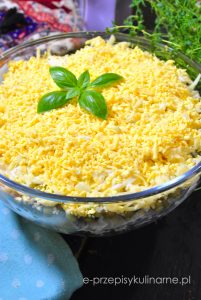 Sałatka warstwowa z szynką