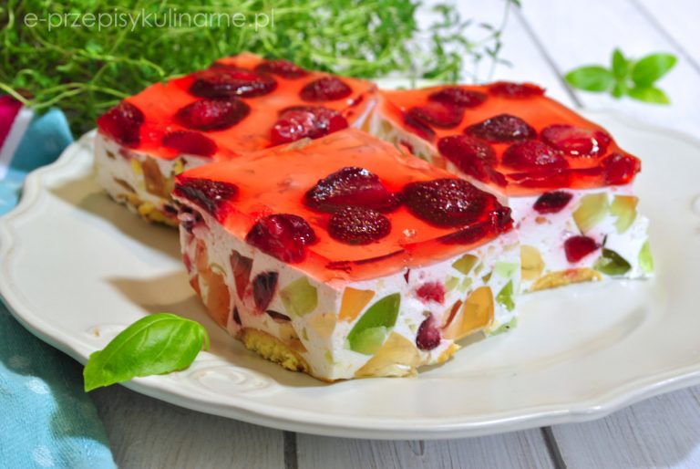 Śmietanowiec z truskawkami - ciasto bez pieczenia