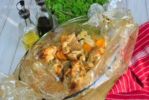 Szynka z warzywami pieczona w rękawie