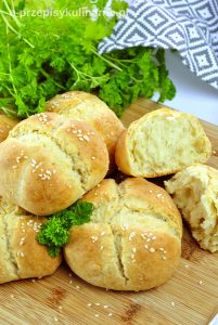 Puszyste bułki pszenne bez drożdży – sprawdzony przepis