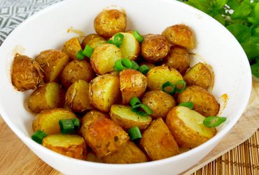 Młode ziemniaki pieczone w ziołach i miodzie