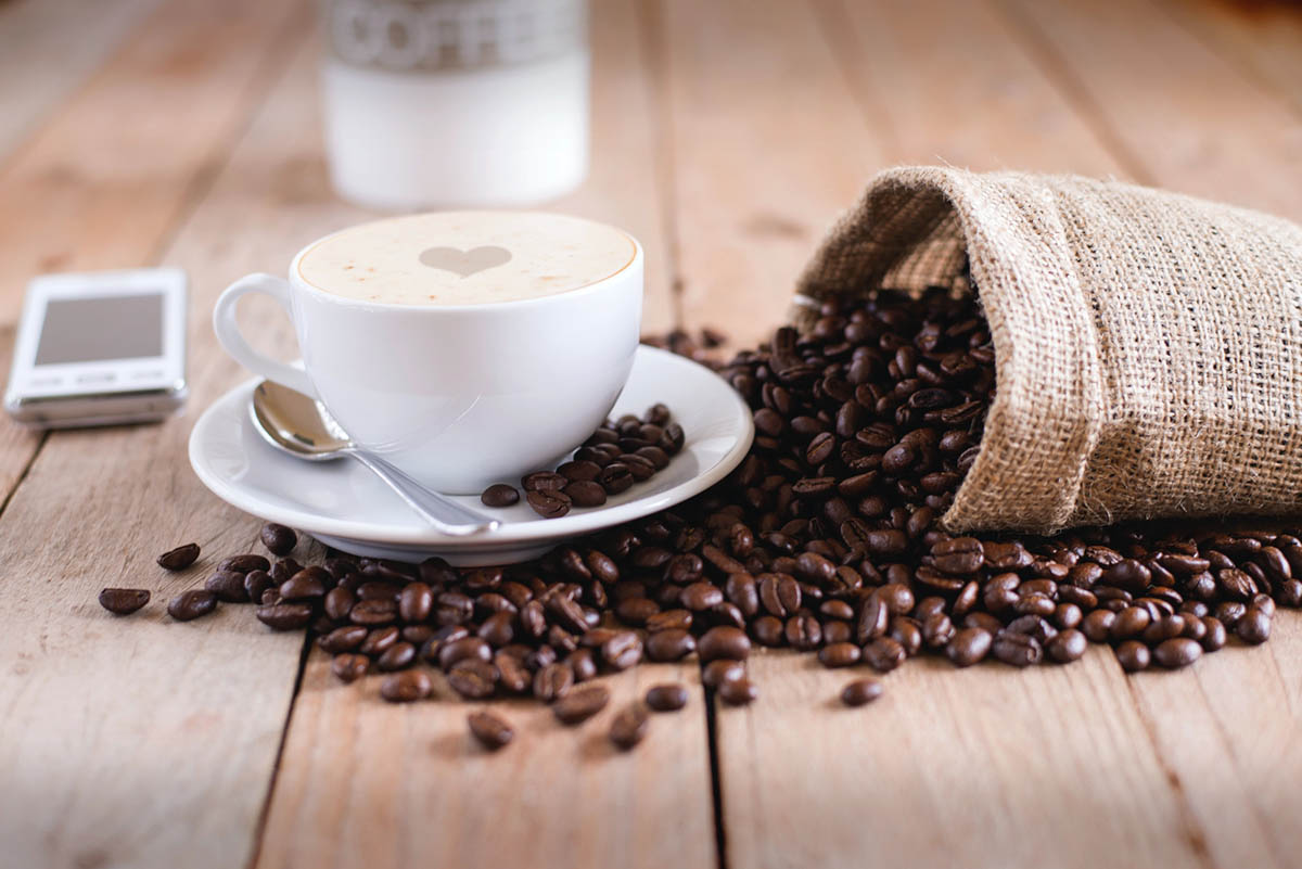 Jak prawidłowo podawać kawę?