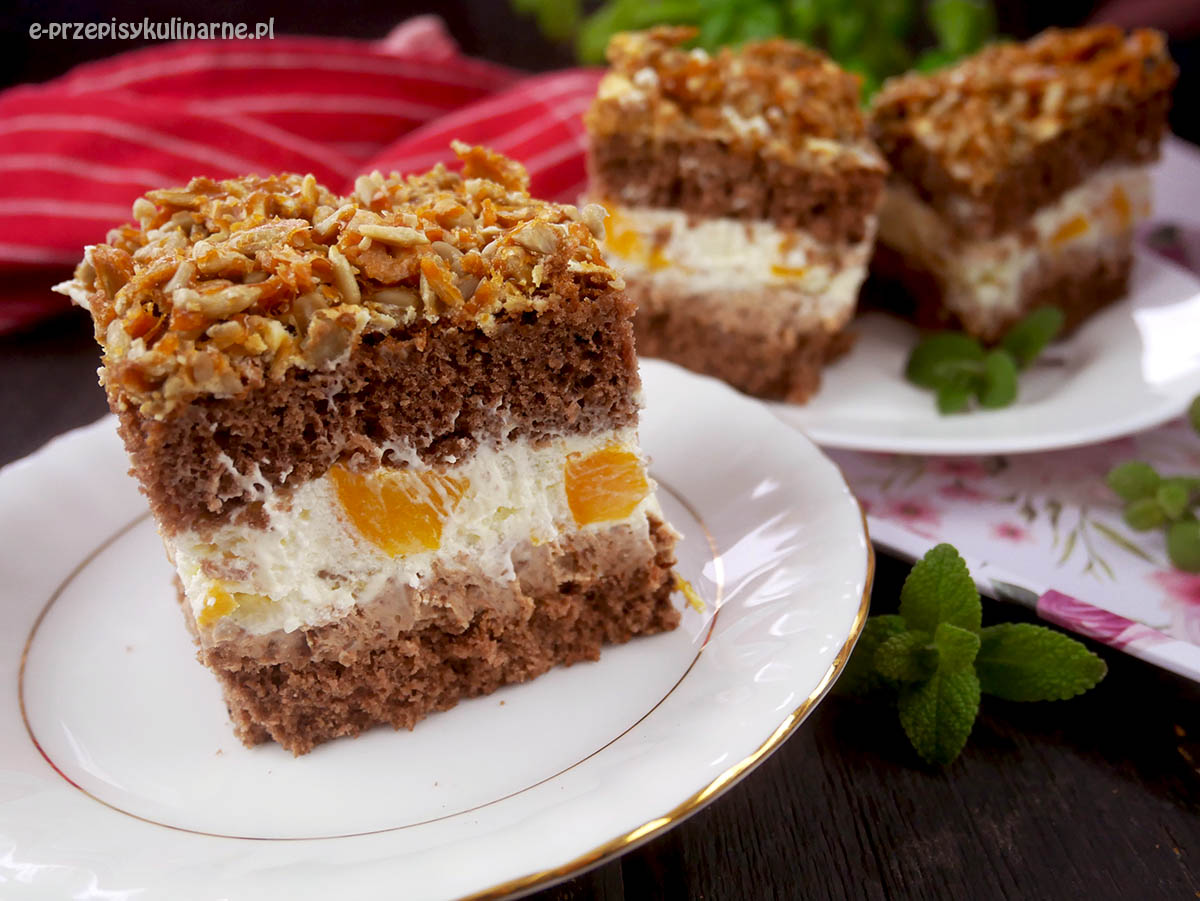 Ciasto Kuszący Junaczek – biszkopt z czekoladą i słonecznikiem w karmelu