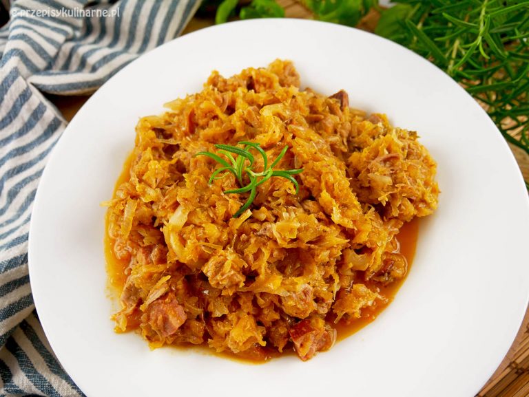 Bigos z kapusty kiszonej i włoskiej – prosty przepis