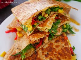 Quesadilla z kurczakiem, serem i warzywami – pyszna przekąska na ciepło