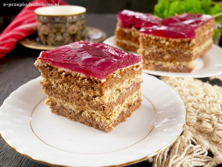Ciasto Kusząca Pannica – biszkopt z kremem orzechowym i galaretką