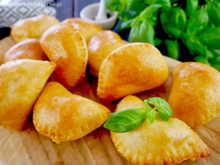 Pieczone pierogi ruskie – pyszna potrawa na każdą okazję