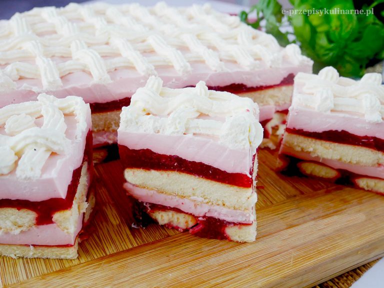 Ciasto Malowana Lala – jogurtowiec z truskawkami bez pieczenia