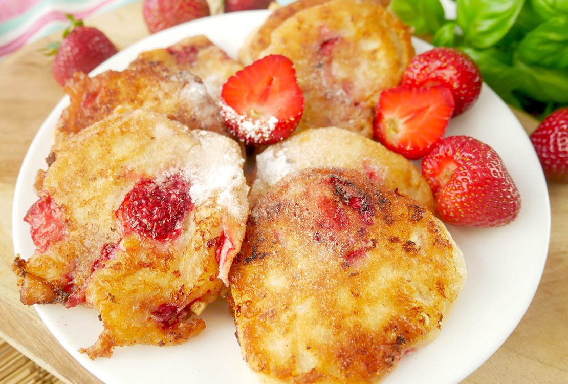 Racuchy na jogurcie z truskawkami – bardzo prosty i szybki przepis