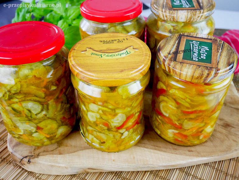 Sałatka ogórkowa z curry – niezawodny przepis na ogórki do słoików