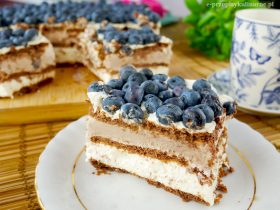 Ciasto Homuś z borówkami – pyszny deser bez pieczenia