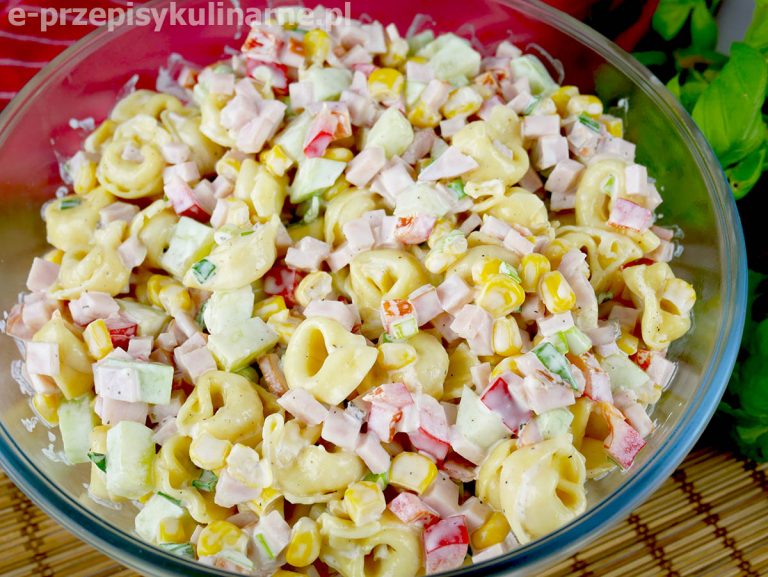 Sałatka Niedzielna z tortellini – szybka i smaczna