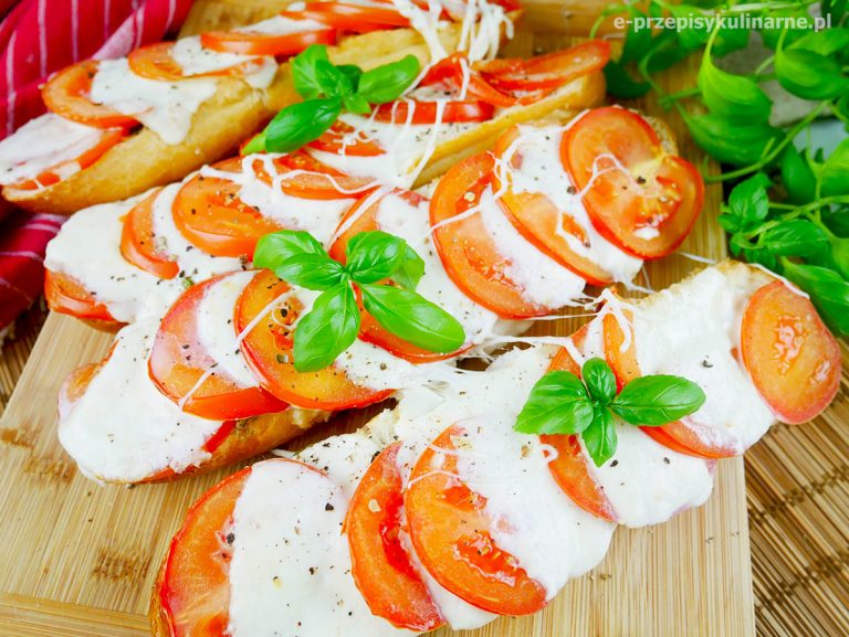 Zapiekanki Caprese – pyszne grzanki w kilka minut