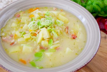 Zupa porowa z boczkiem – pyszna i błyskawiczna do zrobienia