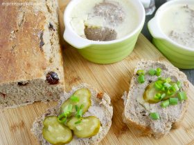Pasztet drobiowy bez pieczenia – wyborne smarowidło do chleba