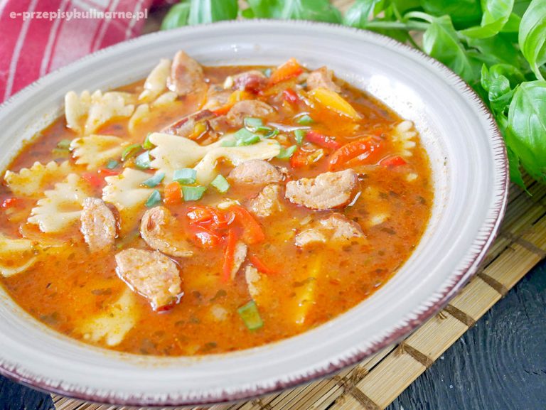 Zupa cygańska z makaronem – prosty przepis na pyszne danie
