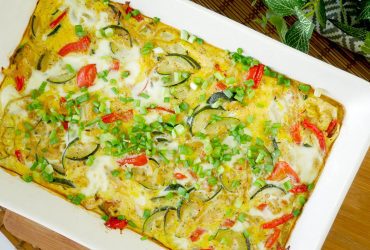 Frittata z cukinią, papryką i cebulą – kolorowe danie pełne smaku