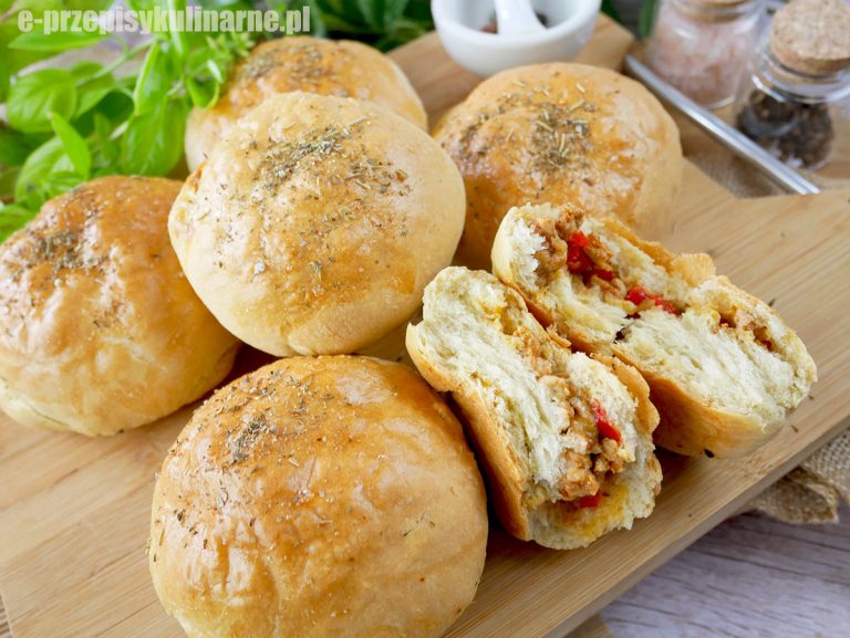 Burgery w Cieście Drożdżowym – domowe bułki z mięsnym farszem