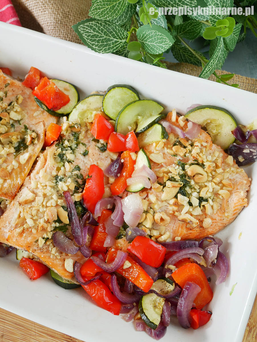 Pstrąg zapiekany z warzywami